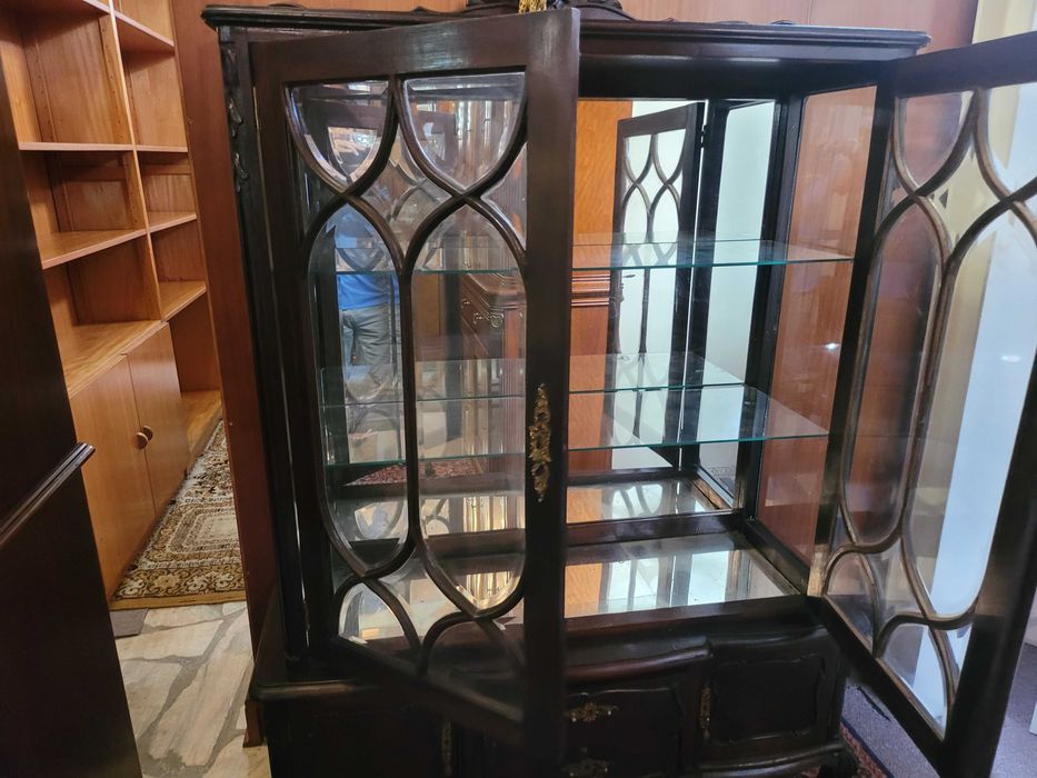 Cristaleira antiga estilo Queen Anne - Com marcas de uso mas perfeitam