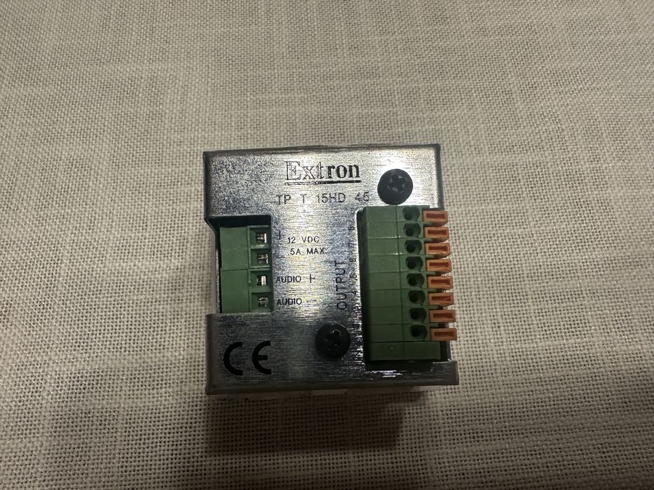Zestaw Extron – nadajniki/odbiorniki VGA po skrętce (Twisted Pair) + zasilacze