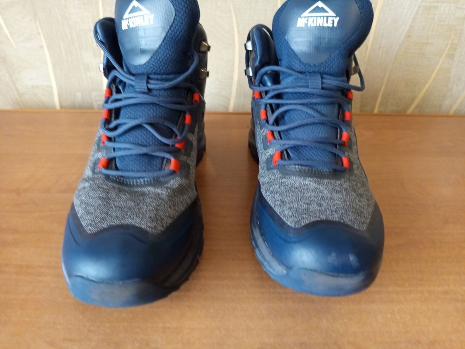 Трекінгові черевики McKinley