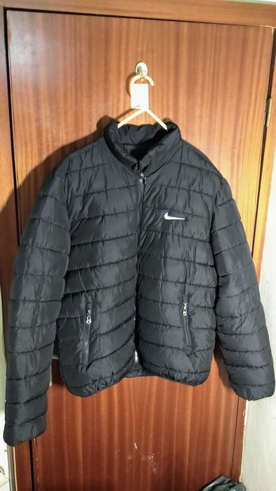 Casaco para homem marca Nike.