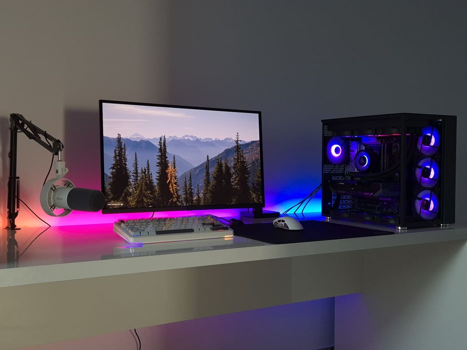PC GAMING Ryzen 7 9800X3D / RX 9070 XT 16GB / 32Gb RAM DDR5 / 3TB Armazenamento PCIe 4.0