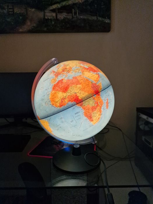 Vendo candeeiro em forma de globo terrestre