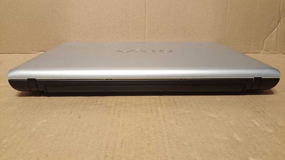 Laptop : SONY PCG-71211M i3 4GB 500HDD