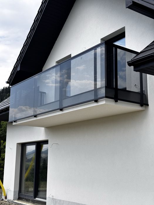 Balustrady szklane barierki aluminiowe