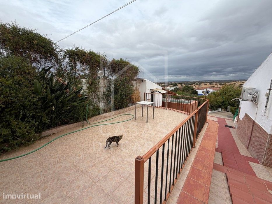 Propriedade T3 com Anexo T1+1 completamente renovada e jardim com 1...