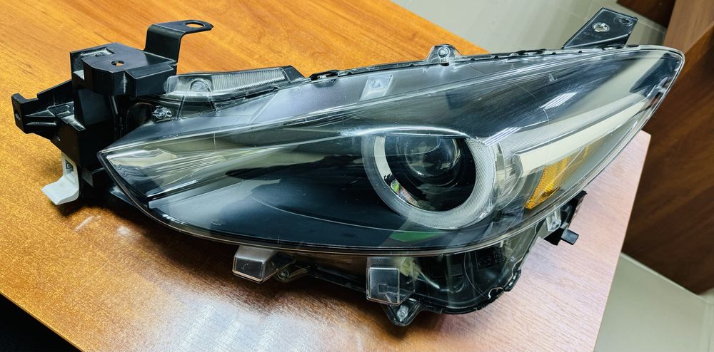 Радар слепых мертвых зон Мазда 3 2017 2018 BANE-67Y30 фара