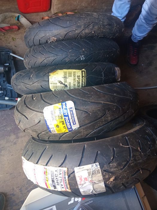 Vendo pneus de mota