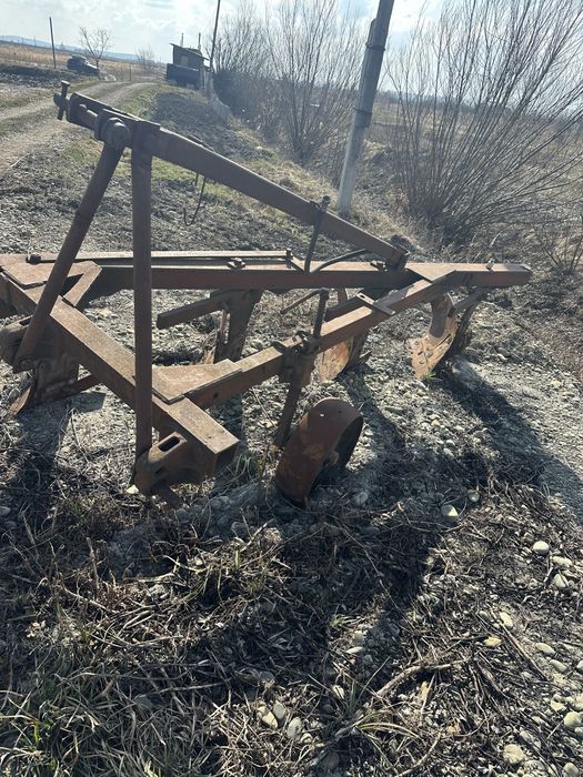 Плуг 4 корпуса готовий до роботи