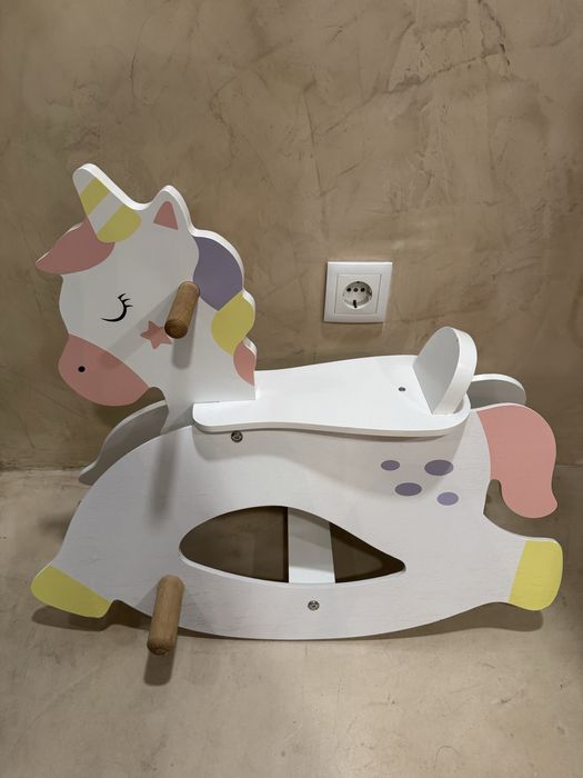 Cavalo de Baloiço de Madeira