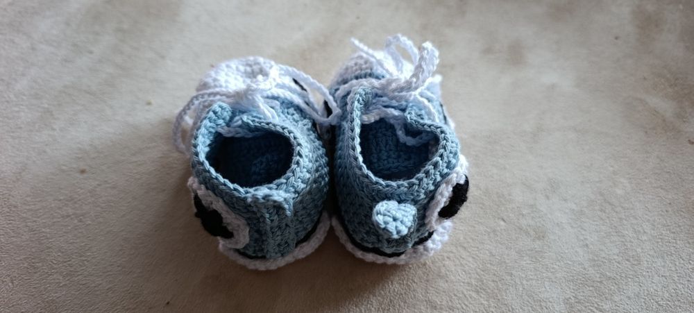 sapatilhas bebé em crochê