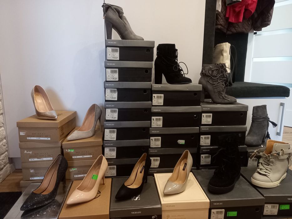 Czułenka beżowe r 36