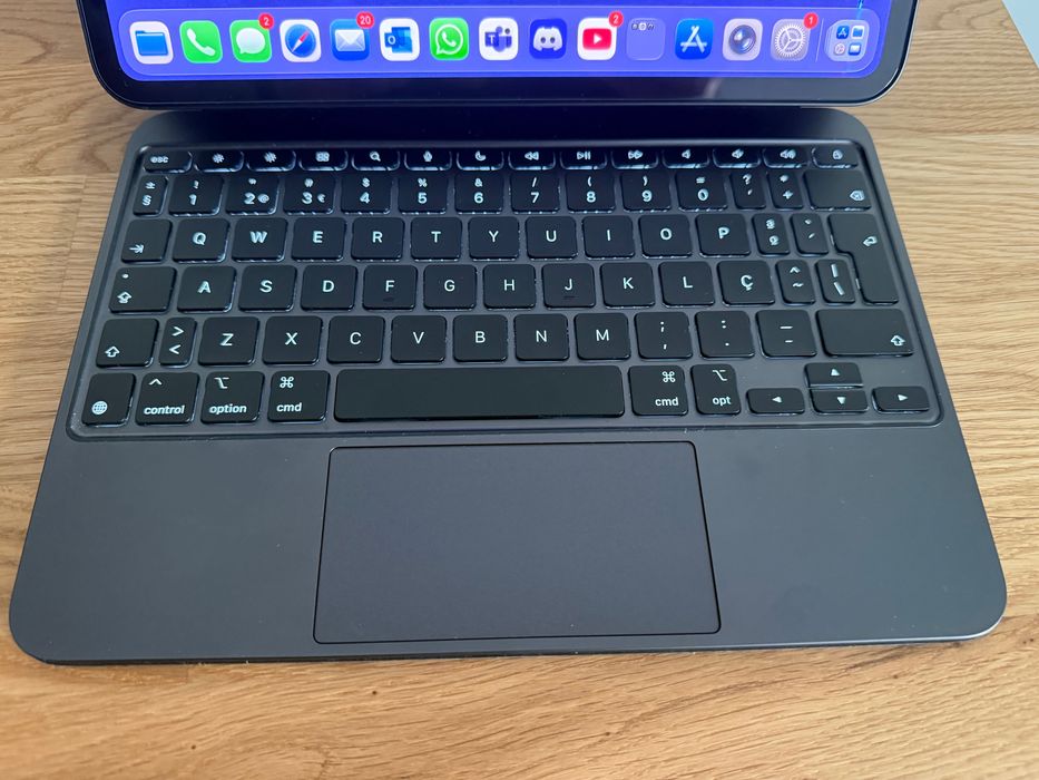 Apple Magic Keyboard for iPad Pro 11” M4 – Like New64750815796867123