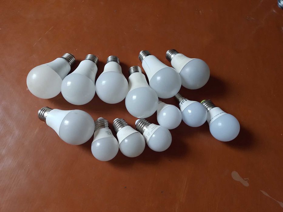 Лед лампочки не рабочие.