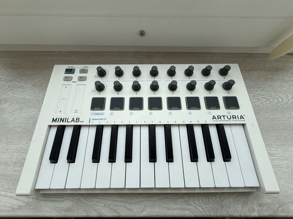 MIDI-клавіатура  Arturia minilab