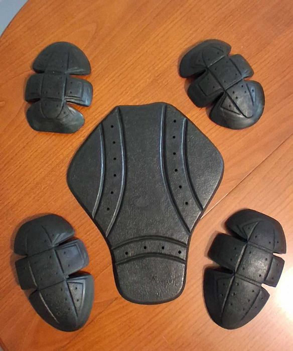 Set de proteção para casacos de moto 10% novos.