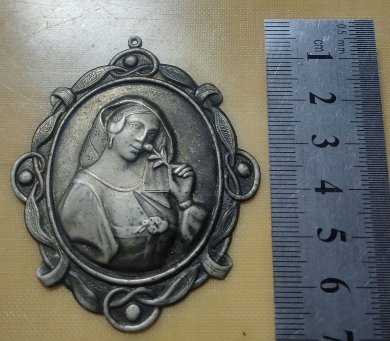 Винтажная подвеска кулон-камея Дама с цветком