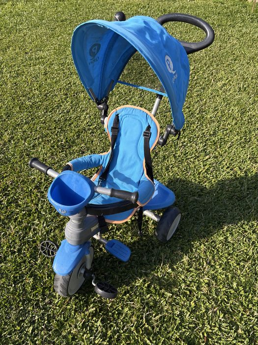 Tricicloco com pega para empurrar e para-sol