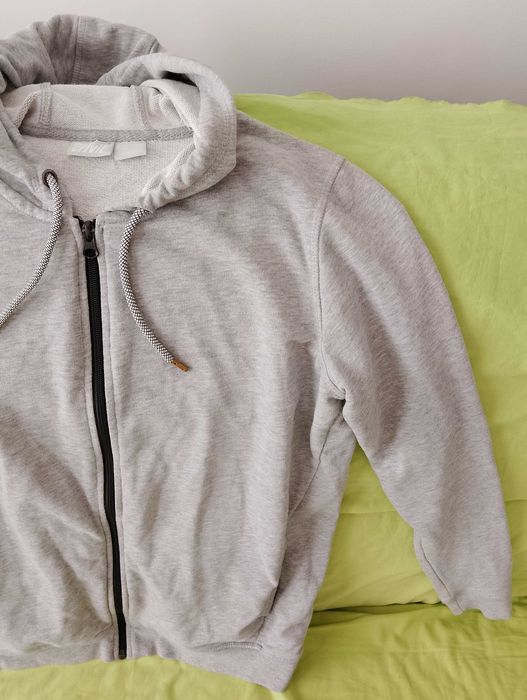Bluza damska z kapturem.