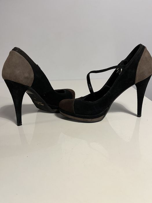 Sapatos de senhora de camurça