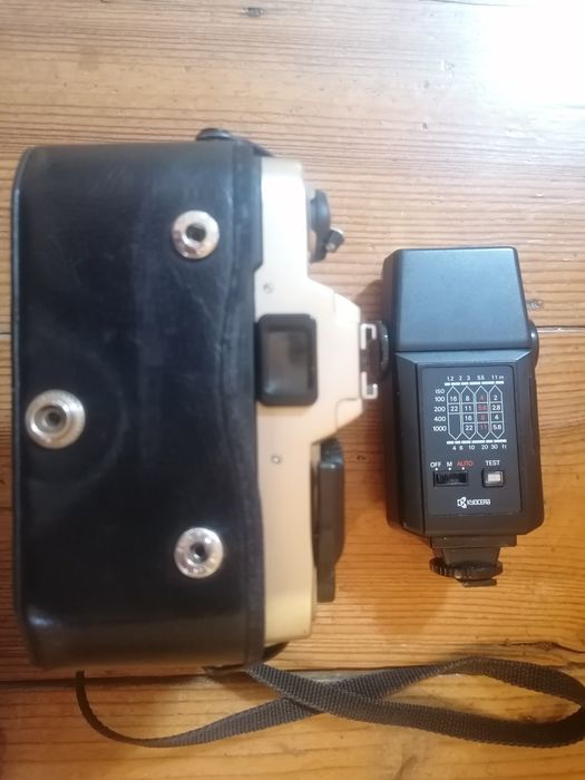 Nikon FM 10 com Flash Yashica C 220 auto