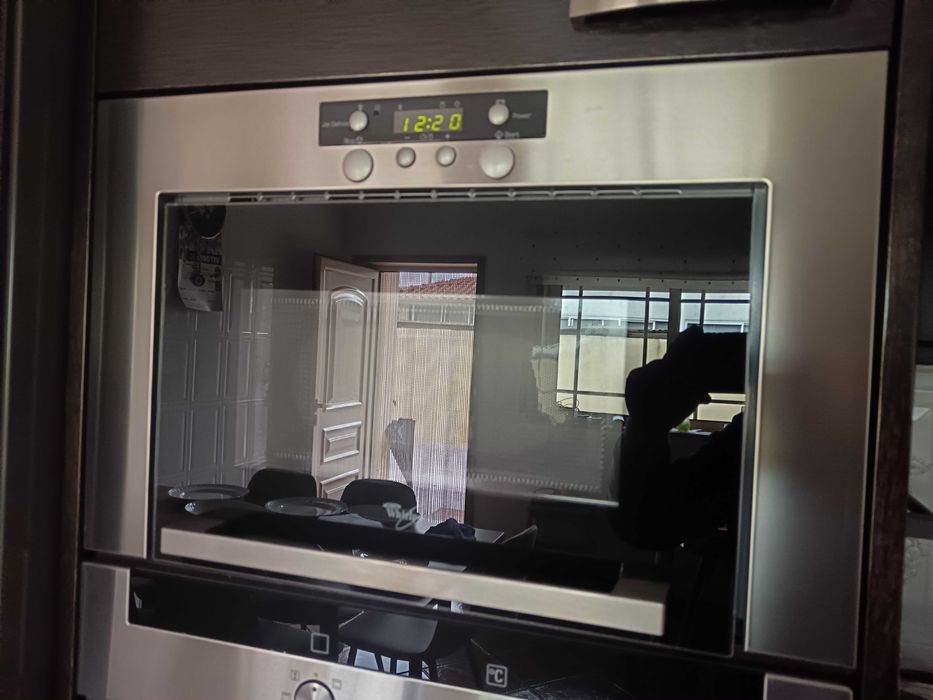 Microondas Whirlpool de encastrar como novo