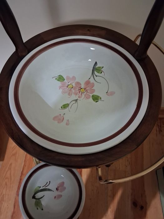 Lavatório antigo em madeira