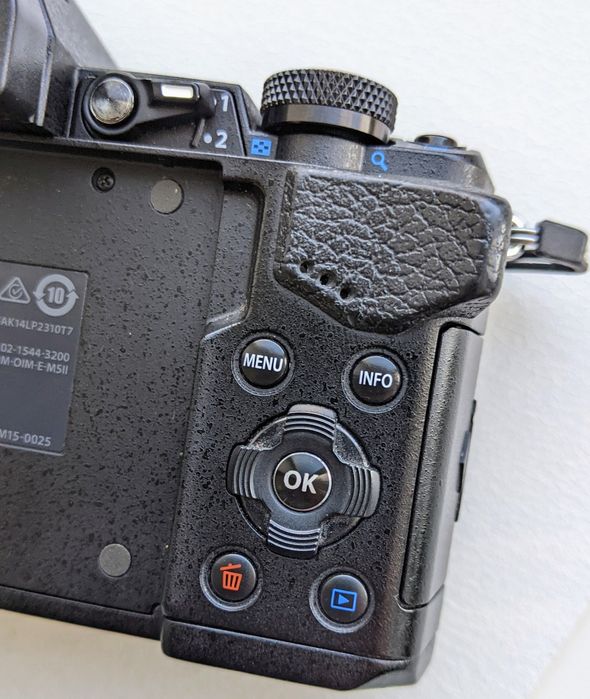 Olympus OM-D E-M5 mark ll + 14-42 f3,5-5,6 об'єктив