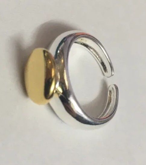 Anel de design minimalista