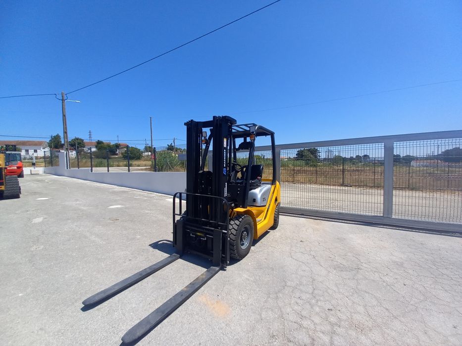 Empilhador 2.5Ton motor Yanmar