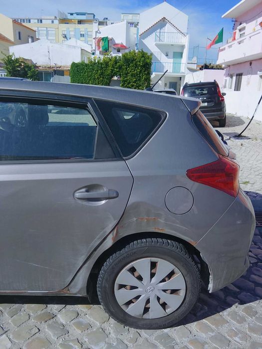 Toyota Auris 2015 damaged car — photo 5