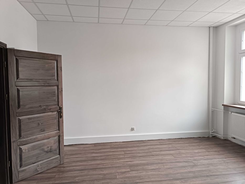 Lokal użytkowy 13,62 m2 na wynajem, biuro, usługi. Parking.