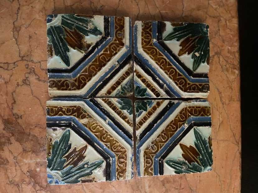 Quadra padrão de azulejos hispano-árabes Sec. XVI