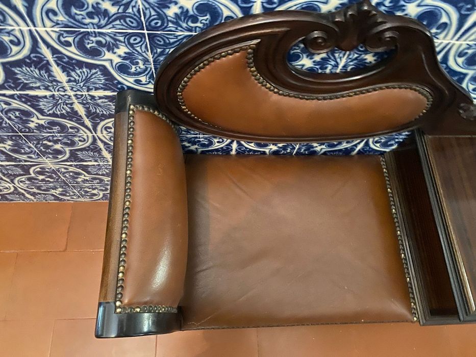Vendo este móvel com apoio para sentar