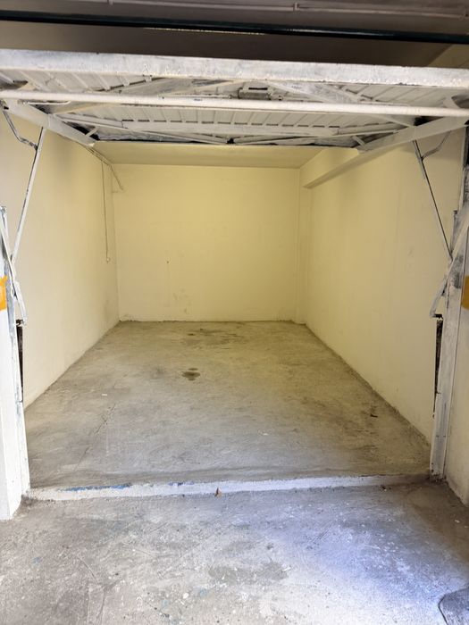 Arrendo Garagem Individual - junto estaçao caminhos ferro