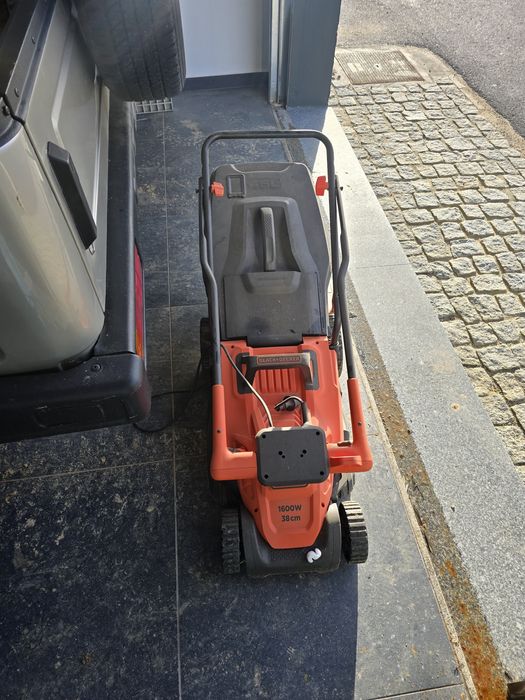 Máquina de cortar relva eléctrica