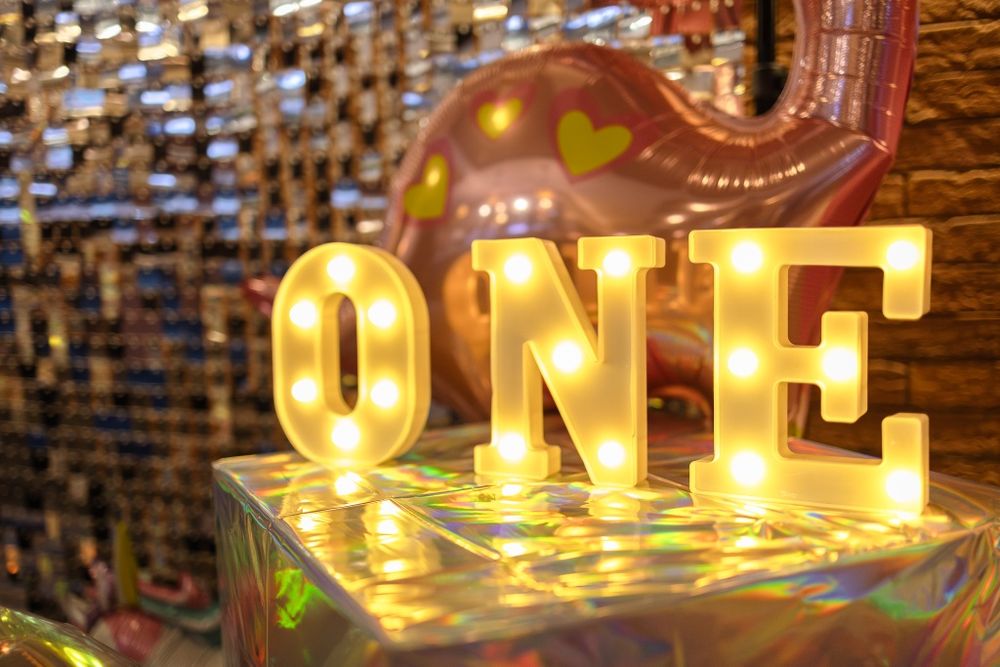 Оренда. Букви на день народження. Букви на перший рік. Буквы ОNE.