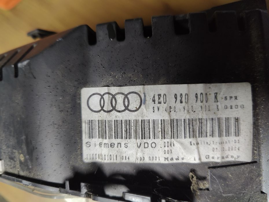 Audi A8 D3 licznik zegar diesel