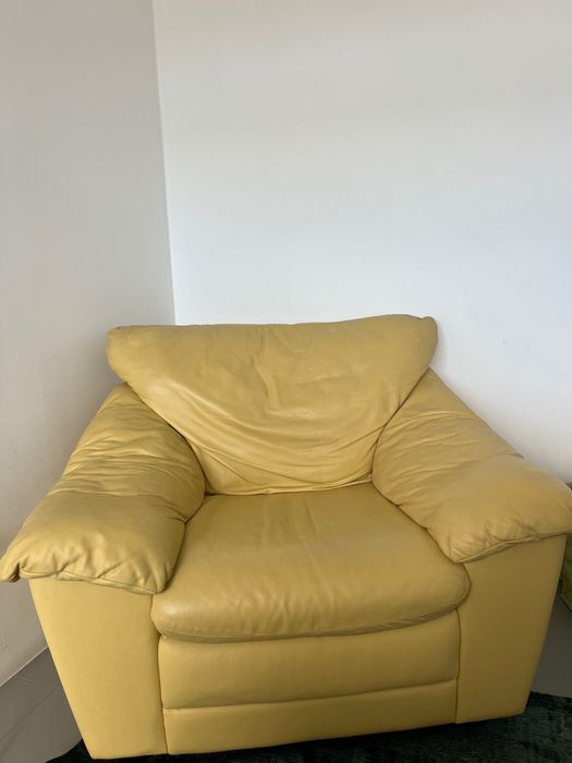 Sofá amarelo individual em pele da Divani&Divani