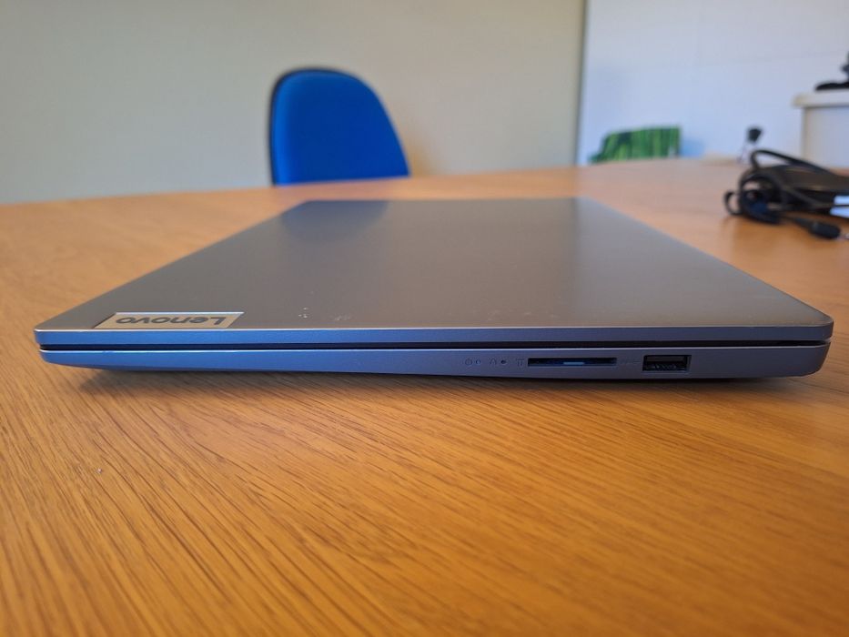 PC Laptop Lenovo IdeaPad Slim 3
