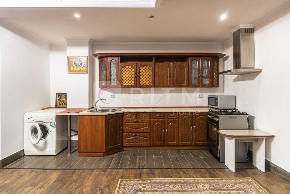 Оренда стильного напівособняка в самому центрі міста