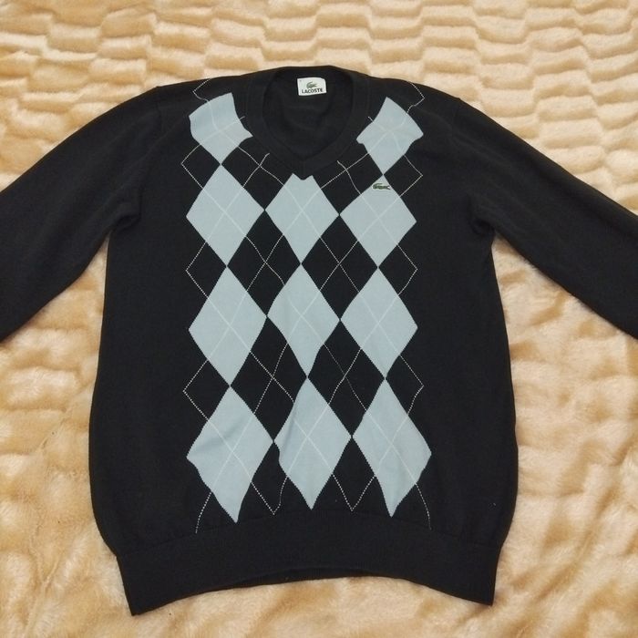 Поодам светр чорного кольору Lacoste