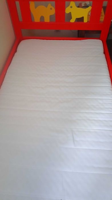 Cama criança Ikea com colchão