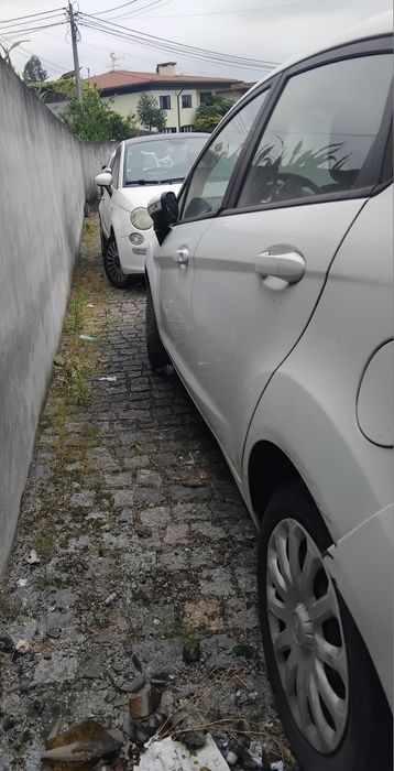 Vendo dois ford fiestas vI 1.5 tdci um de 2013 outro de 2015 acidentado salvado