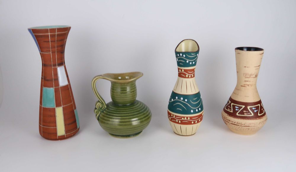 Conjunto de Jarras Modernistas