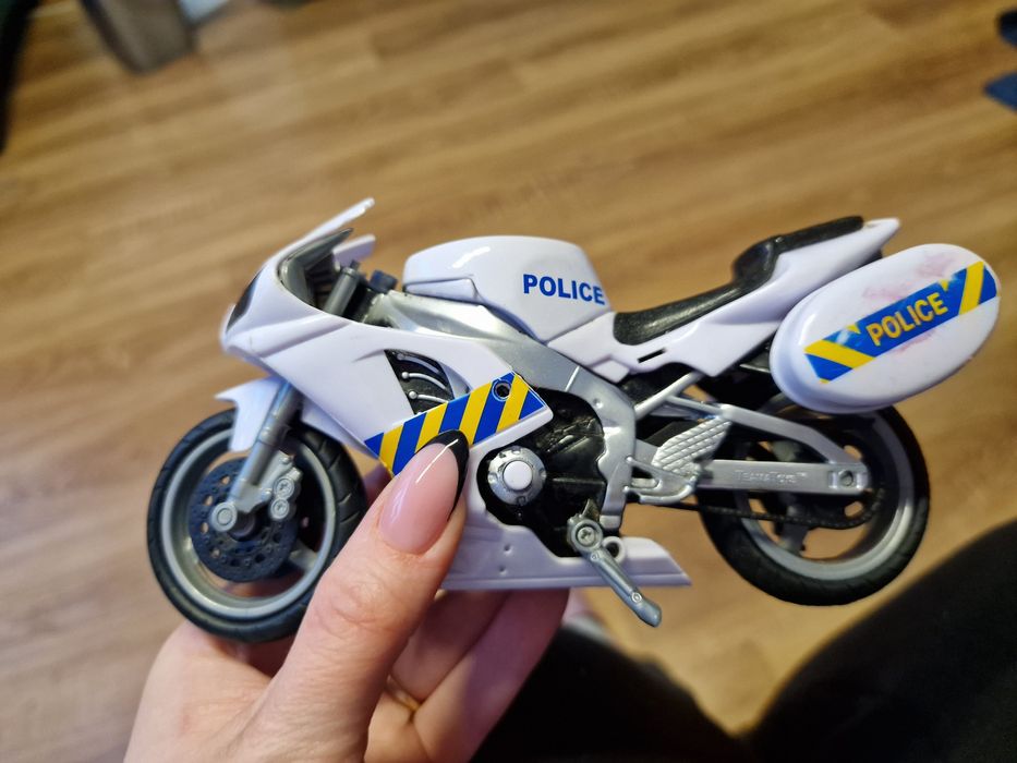 Motorek na baterie grający