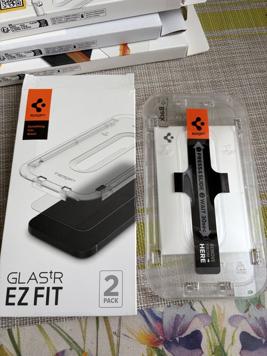 Стёкла и чехлы Spigen для iphone 14,15
