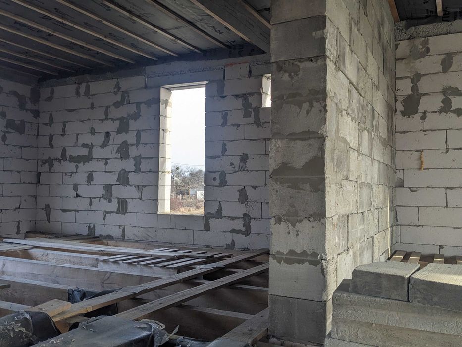 Двоповерховий капітальний будинок