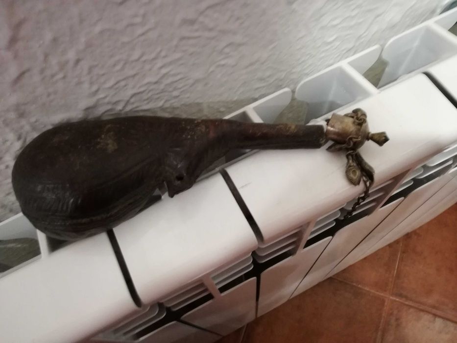 Polvorinho de Couro em Forma de Pêra Sec. XIX (Norte de África)