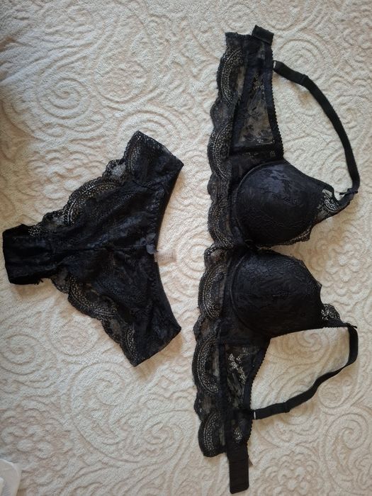 Терміново шикарний комплект нижньої білизни  75В чорного кольору