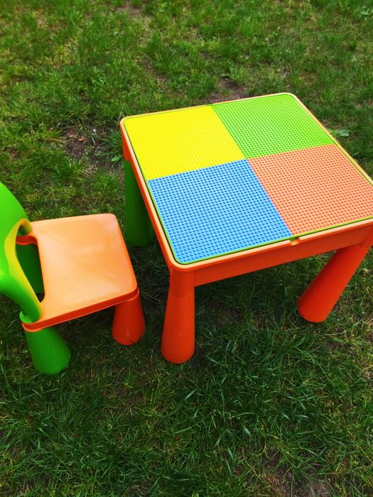 Stolik Tega Baby do klocków lego z autem